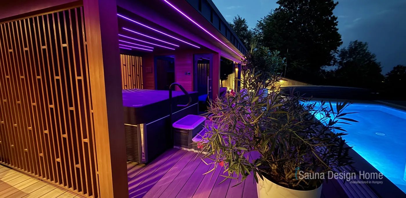Whirlpool neben der Sauna